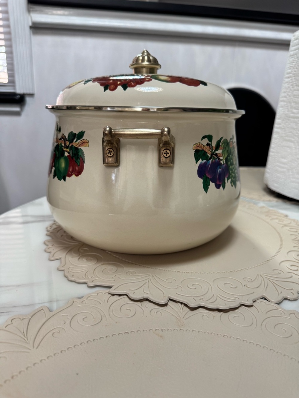 Vintage Kensington 8 quart Vitro-ceramic Cookware - Picture 2 of 14